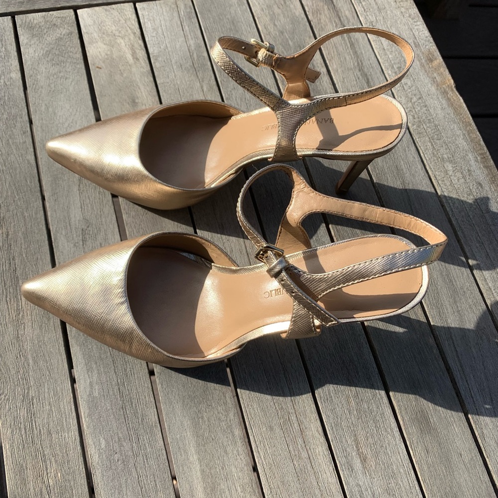 Banana Republic Gold Pumps, four-inch heels, excellent pre-owned condition